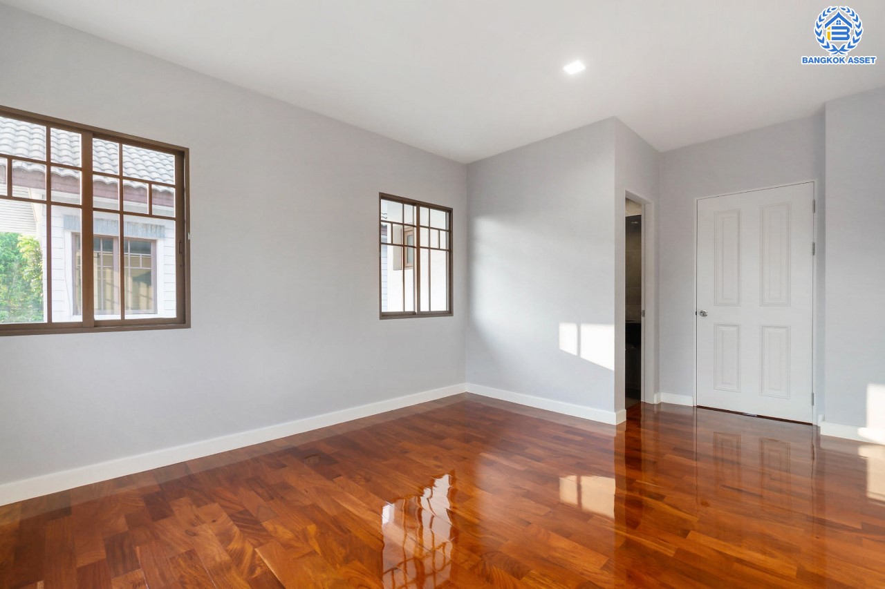 คฤหาสน์ตกแต่งใหม่ หลังใหญ่ที่สุดเท่าที่เคยมีมา!! แบรนด์ Sansiri ม.เศรษฐสิริ สนามบินน้ำ แปลงมุม ดีไซน์สุด Luxury ทำเลโซนเมือง! เนื้อที่ 121.3 ตร.ว. บนพื้นที่ใช้สอยถึง 510 ตร.ม. ฟังก์ชันจัดเต็ม 4 ห้องนอน 5 ห้องน้ำ 1 ห้องแม่บ้าน 1 ห้องอเนกประสงค์ จอดรถได้ถึง 5 คัน บนทำเลใกล้เซ็นทรัลรัตนาธิเบศร์ และ MRT สายสีม่วง "สถานีแยกนนทบุรี1"